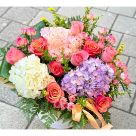 Aranjament colorat hortensia si trandafiri AHR75 Aranjament colorat hortensia si trandafiri AHR75